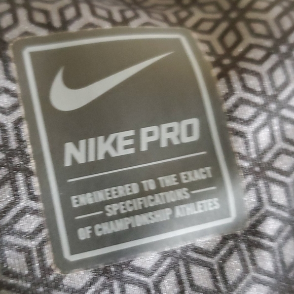 Nike Pro - Picture 14 of 14